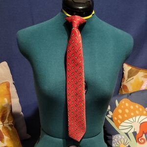 Elegant Red Patterned Tie